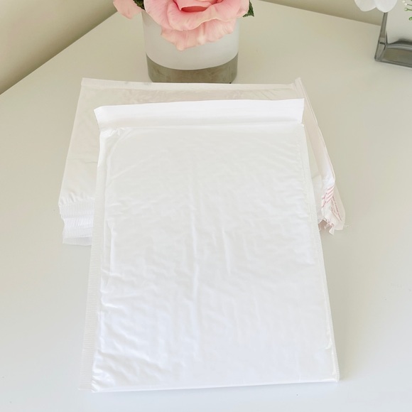 12 PCS Waterproof Poly Bubble Mailer - Picture 2 of 4